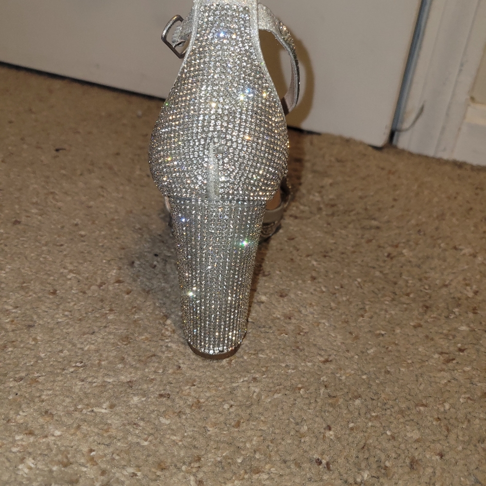 Heels - Picture 2 of 3